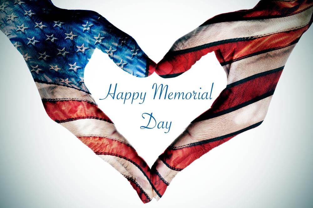 Memorial Day table styling with patriotic tones and seasonal floral arrangement — Leslie Sinclair