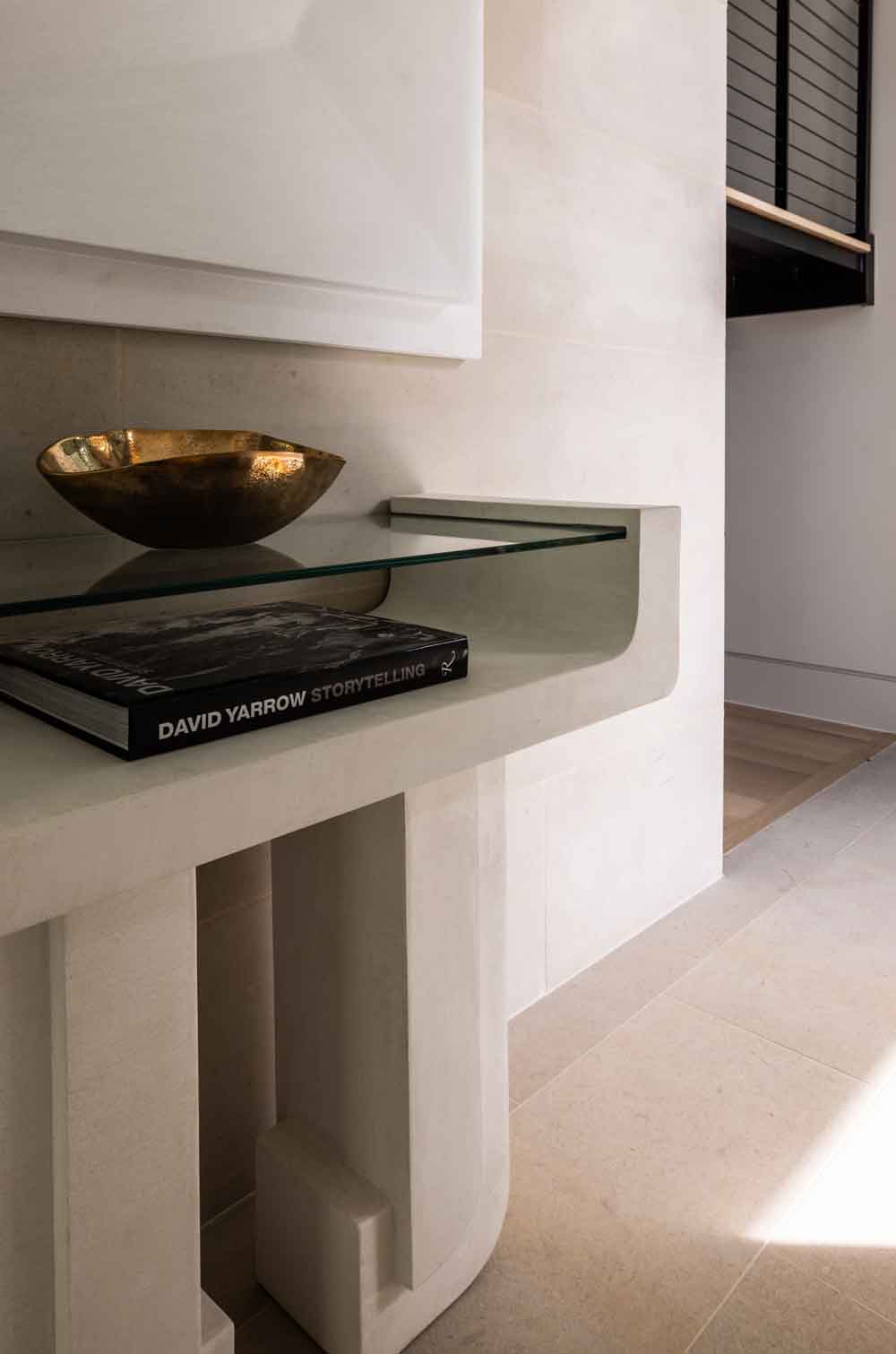 Lirian Demilune Table