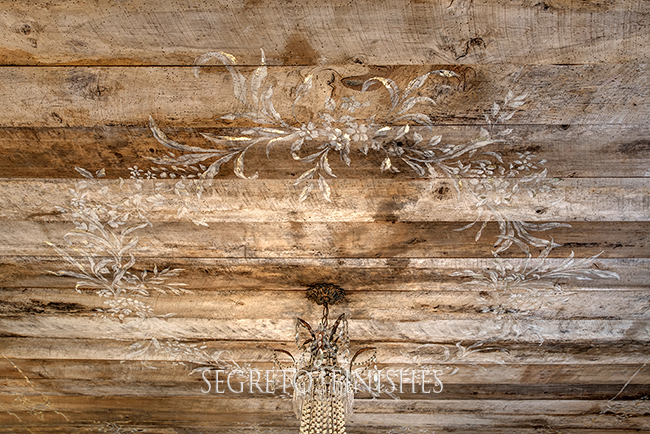 Wood Planked Ceiling with Hand-Painted Medallion - Leslie Sinclair of Segreto Secrets