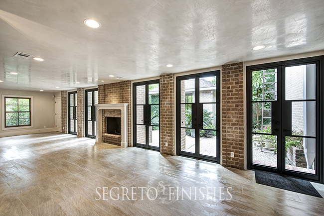 Segreto Secrets - Plastered Great Room with Iron Doors